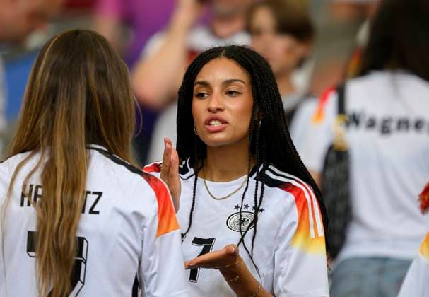 Aaliyah Freundin von Florian WIRTZ (GER) auf der Tribuene, Viertelfinale, Match M45, Spanien (ESP) - Deutschland (GER), am 05.07.2024 in Stuttgart Deutschland. Fussball Europameisterschaft 2024 vom 14.06. - 14.07.2024 in Deutschland. Â