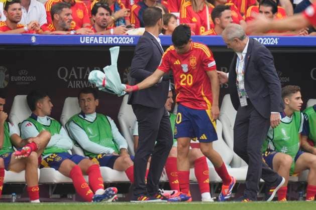 Spain v Germany: Quarter-Final - UEFA EURO, EM, Europameisterschaft,Fussball 2024 Pedri central midfield of Spain and FC Barcelona, Barca is replaced injured during the UEFA EURO 2024 quarter-final match between Spain and Germany at Stuttgart Arena on July 5, 2024 in Stuttgart, Germany. Stuttgart Germany  Copyright: xJosexBretonx originalFilename:bretonhernandez-spainvge240705_npuOj.jpg