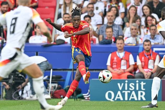 240705 EURO2024 SPAIN VS GERMANY Nico Williams (17) of Spain pictured during a soccer game between the national teams of Spain and Germany in the Quarter Final stage of the UEFA EURO, EM, Europameisterschaft,Fussball 2024 tournament , on Friday 5 July 2024 in Stuttgart , Germany . PHOTO SPORTPIX David Catry STUTTGART GERMANY  Copyright: xx 471999