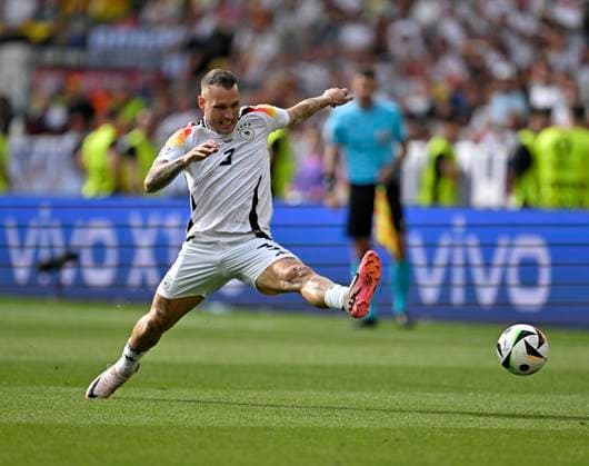05.07.2024, Fussball UEFA EURO, EM, Europameisterschaft,Fussball 2024, Viertelfinale, Spanien - Deutschland, in der Stuttgart-Arena. David Raum (Deutschland) am Ball.