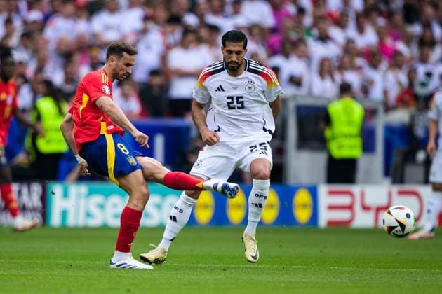 240705 Fabian Ruiz Pena of Spain and Emre Can of Germany during the UEFA EURO, EM, Europameisterschaft,Fussball 2024 Football Championship quarterfinal between Spain and Germany on July 5, 2024 in Stuttgart. Photo: Mathias Bergeld BILDBYRAN kod MB MB0942 fotboll, football, soccer, fotball, fotbolls-em, europamästersk Copyright: MATHIASxBERGELD BB240705MB030