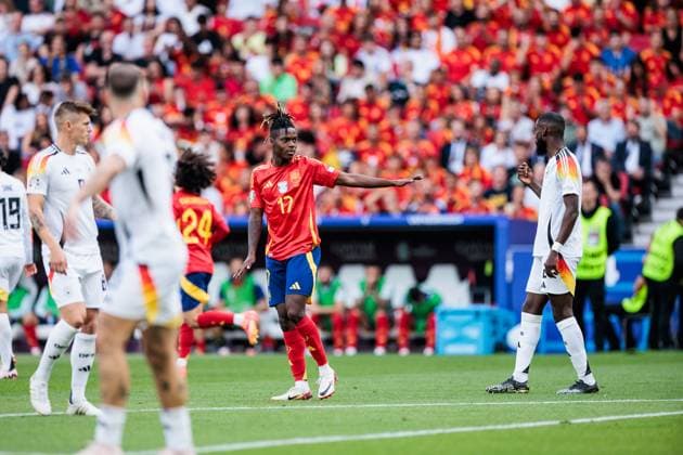 UEFA EURO, EM, Europameisterschaft,Fussball 2024: Spanien - Deutschland; 05.07.2024 Nico Williams (Spanien, 17), Antonio Rüdiger (Deutschland, 2) UEFA EURO 2024: Spanien - Deutschland; Stuttgart Arena, Stuttgart am 05.07.2024 Copyright: xBEAUTIFULxSPORTS Wunderlx