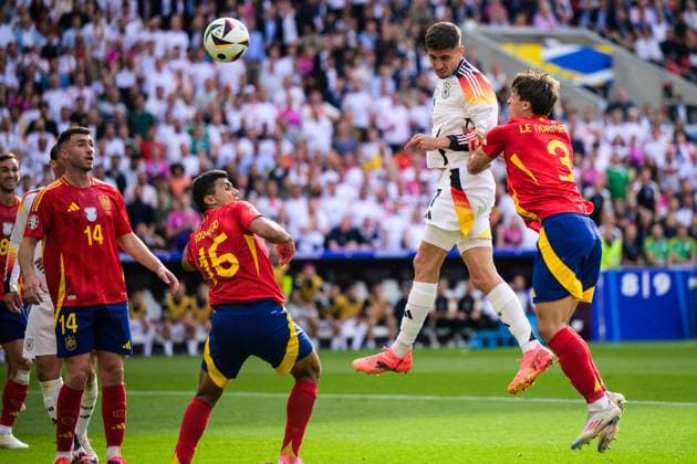 240705 Kai Havertz of Germany and Robin Aime Le Normand Mainfray of Spain during the UEFA EURO, EM, Europameisterschaft,Fussball 2024 Football Championship quarterfinal between Spain and Germany on July 5, 2024 in Stuttgart. Photo: Mathias Bergeld BILDBYRAN kod MB MB0942 fotboll football soccer fotball fotbolls-em europamästerskap em uefa euro uefa european football championship euro 2024 kvartsfinal quarterfinal quarterfinals spanien spain tyskland germany bbeng bbauto Copyright: MATHIASxBERGELD BB240705MB035