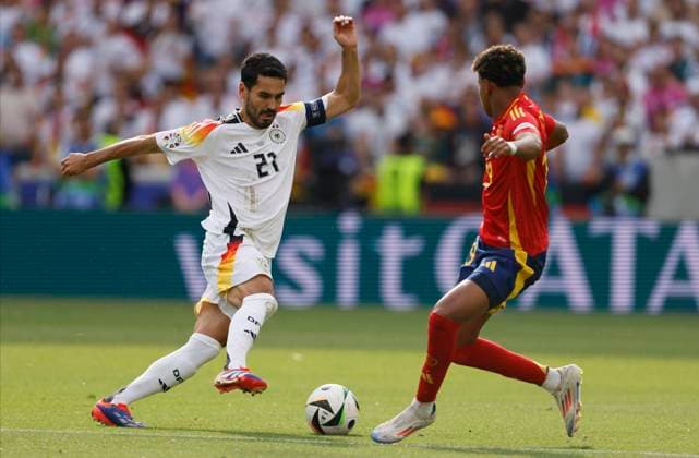 Spain v Germany: Quarter-Final - UEFA EURO, EM, Europameisterschaft,Fussball 2024 Ilkay Gundogan of Germany and Lamine Yamal of Spain challenge during the UEFA EURO 2024 quarter-final match between Spain and Germany at Stuttgart Arena on July 5, 2024 in Stuttgart, Germany. Stuttgart Stuttgart Arena Germany Germany Copyright: xRichardxSellers Sportsphoto APLx 14044142