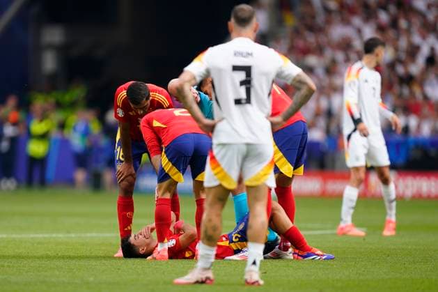 GER: Spain v Germany. UEFA EURO, EM, Europameisterschaft,Fussball 2024 Pedri of Spain injury during the UEFA Euro 2024 match between Spain and Germany. Quarter Finals, played at Stuttgart Arena Stadium on July 5, 2024 in Stuttgart, Germany. kpng Copyright: xSergioxRuizx xPRESSINPHOTOx PS_240705_ESP_GER_010