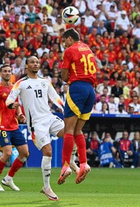 05.07.2024, xsltx, Fussball EM 2024 1 4 Finale, Deutschland - Spanien emspor, v.l. Leroy Sane (Deutschland), Rodri (Spanien) Zweikampf, Aktion, action, battle for the ball (DFL DFB REGULATIONS PROHIBIT ANY USE OF PHOTOGRAPHS as IMAGE SEQUENCES and or QUASI-VIDEO) Stuttgart