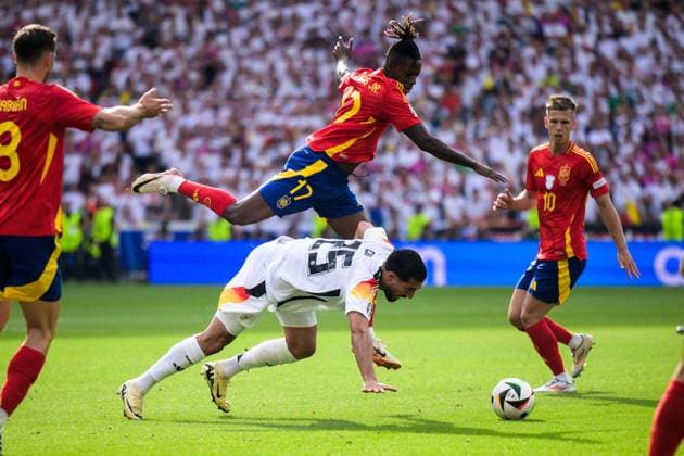 240705 Nicholas Williams of Spain and Emre Can of Germany during the UEFA EURO, EM, Europameisterschaft,Fussball 2024 Football Championship quarterfinal between Spain and Germany on July 5, 2024 in Stuttgart. Photo: Mathias Bergeld BILDBYRAN kod MB MB0942 fotboll football soccer fotball fotbolls-em europamästerskap em uefa euro uefa european football championship euro 2024 kvartsfinal quarterfinal quarterfinals spanien spain tyskland germany bbeng bbauto Copyright: MATHIASxBERGELD BB240705MB037