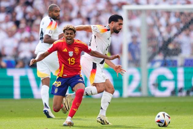 Spain v Germany: Quarter-Final - UEFA EURO, EM, Europameisterschaft,Fussball 2024 Lamine Yamal right winger of Spain and FC Barcelona, Barca and Aleksandar Pavlovic defensive midfield of Germany and Bayern Munich compete for the ball during the UEFA EURO 2024 quarter-final match between Spain and Germany at Stuttgart Arena on July 5, 2024 in Stuttgart, Germany. Stuttgart Germany  Copyright: xJosexBretonx originalFilename:bretonhernandez-spainvge240705_npDME.jpg