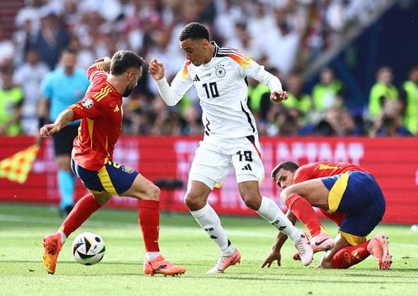 Daniel Carvajal of Spain challenges Jamal Musiala of Germany Spain v Germany, UEFA European Championship, EM, Europameisterschaft 2024, Quarter Final, Football, Stuttgart Arena, Stuttgart, Germany, 05 Jul 2024 EDITORIAL USE ONLY No use with unauthorised audio, video, data, fixture lists, club league logos or live services. Online in-match use limited to 120 images, no video emulation. No use in betting, games or single club league player publications.  Copyright: xMichaelxZemanek Shutterstockx 14571380bh