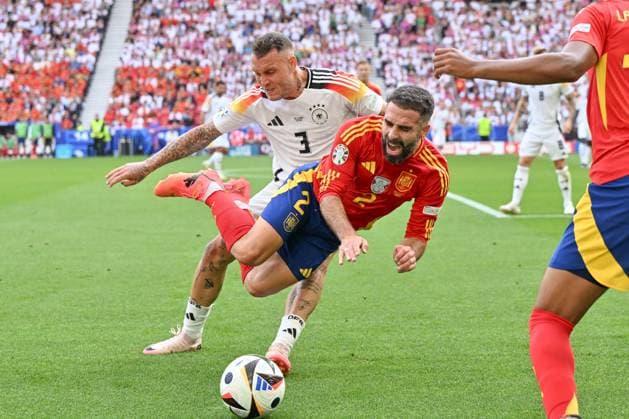240705 EURO2024 SPAIN VS GERMANY David Raum (3) of Germany fouls Dani Carvajal (2) of Spain during a soccer game between the national teams of Spain and Germany in the Quarter Final stage of the UEFA EURO, EM, Europameisterschaft,Fussball 2024 tournament , on Friday 5 July 2024 in Stuttgart , Germany . PHOTO SPORTPIX David Catry STUTTGART GERMANY  Copyright: xx 472042
