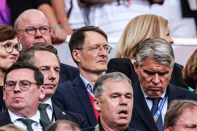 Fussball, UEFA EURO, EM, Europameisterschaft,Fussball 2024 Viertelfinale Spanien - Deutschland 05.07.2024, Stuttgart Arena Karl Lauterbach (SPD, Gesundheitsminister) Stuttgart Stuttgart Arena Baden-Württemberg Deutschland