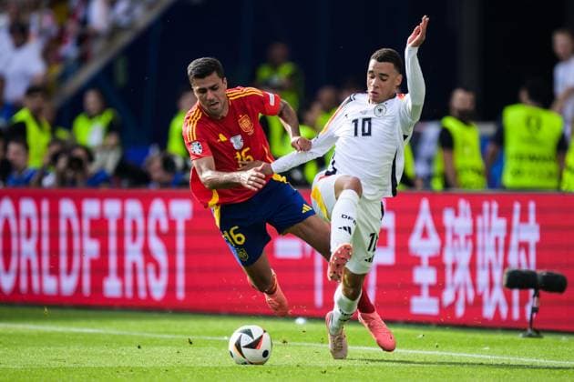 240705 Rodrigo Hernandez of Spain and Jamal Musiala of Germany during the UEFA EURO, EM, Europameisterschaft,Fussball 2024 Football Championship quarterfinal between Spain and Germany on July 5, 2024 in Stuttgart. Photo: Mathias Bergeld BILDBYRAN kod MB MB0942 fotboll football soccer fotball fotbolls-em europamästerskap em uefa euro uefa european football championship euro 2024 kvartsfinal quarterfinal quarterfinals spanien spain tyskland germany bbeng bbauto Copyright: MATHIASxBERGELD BB240705MB040