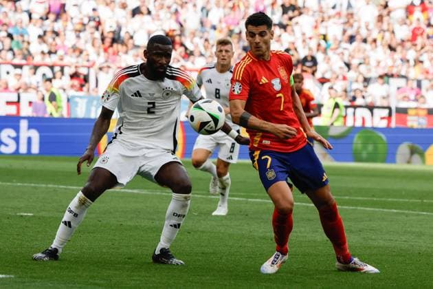Spain s Alvaro Morata (R) in action against Germany s Antonio Ruediger (L) during the UEFA EURO, EM, Europameisterschaft,Fussball 2024 s quarter-finals game between Spain and Germany at MHPArena stadium in Stuttgart, Germany, 05 July 2024. Spain vs. Germany !ACHTUNG: NUR REDAKTIONELLE NUTZUNG!  Copyright: xJ.JxGuillenx GRAF2258 20240705-55014071200_1