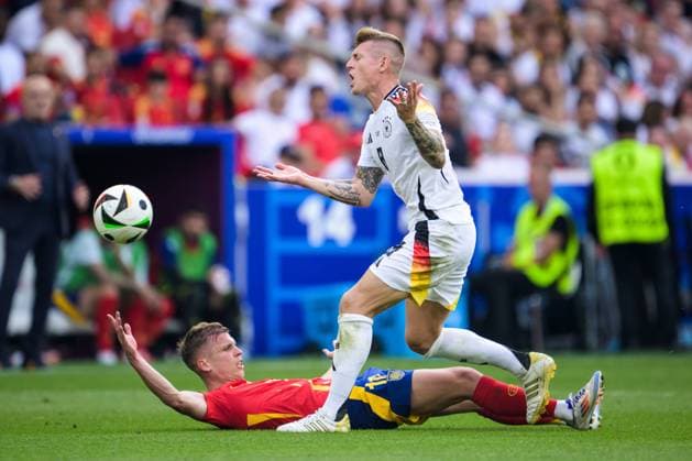 240705 Toni Kroos of Germany and Daniel Olmo of Spain during the UEFA EURO, EM, Europameisterschaft,Fussball 2024 Football Championship quarterfinal between Spain and Germany on July 5, 2024 in Stuttgart. Photo: Mathias Bergeld BILDBYRAN kod MB MB0942 fotboll football soccer fotball fotbolls-em europamästerskap em uefa euro uefa european football championship euro 2024 kvartsfinal quarterfinal quarterfinals spanien spain tyskland germany bbeng bbauto Copyright: MATHIASxBERGELD BB240705MB043