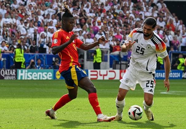 05.07.2024, xsltx, Fussball EM 2024 1 4 Finale, Deutschland - Spanien emspor, v.l. Mikel Williams (Spanien), Emre Can (Deutschland) Zweikampf, Aktion, action, battle for the ball (DFL DFB REGULATIONS PROHIBIT ANY USE OF PHOTOGRAPHS as IMAGE SEQUENCES and or QUASI-VIDEO) Stuttgart