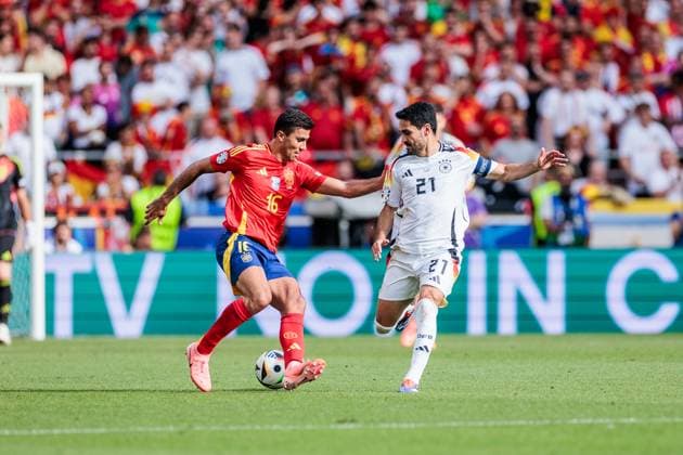 UEFA EURO, EM, Europameisterschaft,Fussball 2024: Spanien - Deutschland; 05.07.2024 Rodri (Spanien, 16), Ilkay Gündogan (Deutschland, 21) UEFA EURO 2024: Spanien - Deutschland; Stuttgart Arena, Stuttgart am 05.07.2024 Copyright: xBEAUTIFULxSPORTS Wunderlx