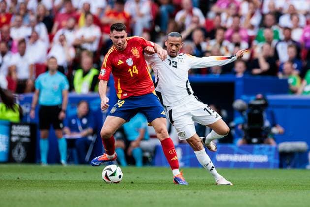 UEFA EURO, EM, Europameisterschaft,Fussball 2024: Spanien - Deutschland; 05.07.2024 Aymeric Laporte (Spanien, 14), Leroy Sane (Deutschland, 19) UEFA EURO 2024: Spanien - Deutschland; Stuttgart Arena, Stuttgart am 05.07.2024 Copyright: xBEAUTIFULxSPORTS Wunderlx