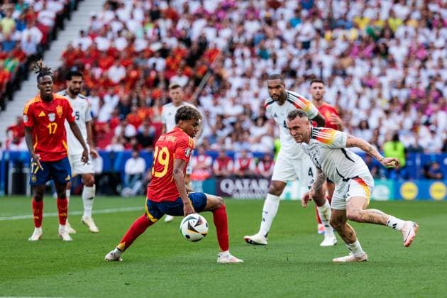 UEFA EURO, EM, Europameisterschaft,Fussball 2024: Spanien - Deutschland; 05.07.2024 David Raum (Deutschland, 3), Lamine Yamal (Spanien, 19) UEFA EURO 2024: Spanien - Deutschland; Stuttgart Arena, Stuttgart am 05.07.2024 Copyright: xBEAUTIFULxSPORTS Wunderlx