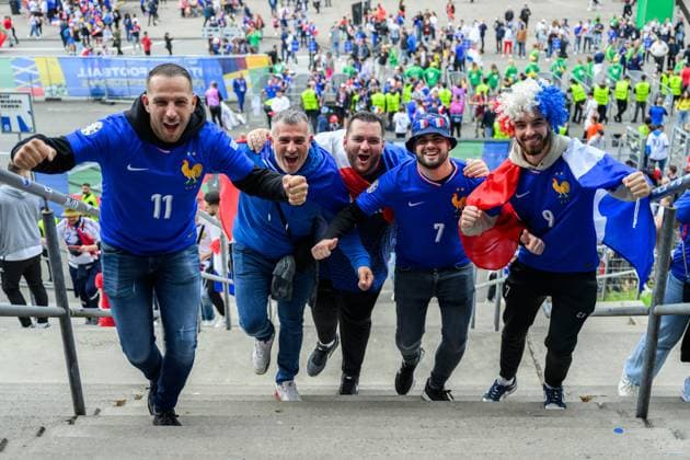 240705 Supporters of France ahead of the UEFA EURO, EM, Europameisterschaft,Fussball 2024 Football Championship Quarterfinal between Portugal and France on July 5, 2024 in Hamburg. Photo: Jesper Zerman BILDBYRAN kod JZ JZ0551 fotboll football soccer fotball fotbolls-em europamästerskap em uefa euro uefa european football championship euro 2024 portugal frankrike france bbeng publik Copyright: JESPERxZERMAN BB240705JZ007