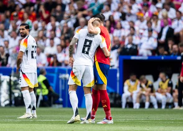Stuttgart, MHPArena 05.07.2024: Alvaro Morata of spain (R) hugs Toni Kroos of germany during the quarterfinal match Spain v. Germany at the UEFA European Championship, EM, Europameisterschaft 2024.