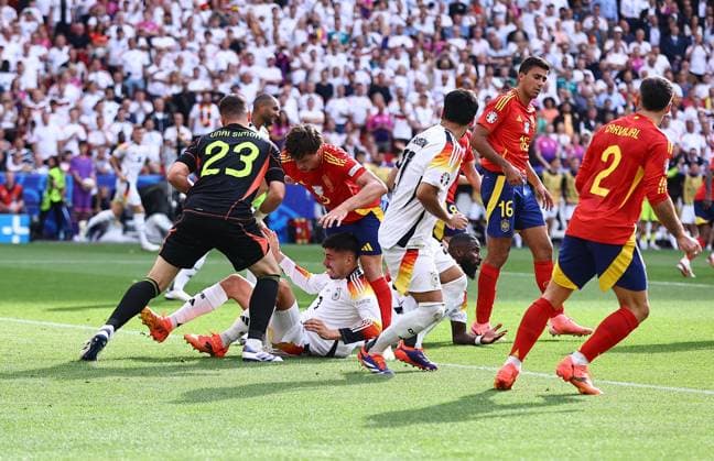 Unai Simon of Spain catches the ball Spain v Germany, UEFA European Championship, EM, Europameisterschaft 2024, Quarter Final, Football, Stuttgart Arena, Stuttgart, Germany, 05 Jul 2024 EDITORIAL USE ONLY No use with unauthorised audio, video, data, fixture lists, club league logos or live services. Online in-match use limited to 120 images, no video emulation. No use in betting, games or single club league player publications. Copyright: xMichaelxZemanek Shutterstockx 14571380bl