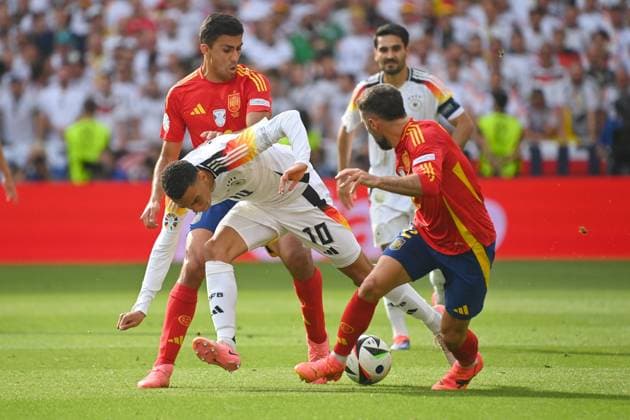 Jamal MUSIALA (GER), Aktion,Zweikampf. Viertelfinale Spanien (ESP) - Deutschland (GER) am 05.07.2024,Stuttgart Arena, Fussball UEFA EURO, EM, Europameisterschaft,Fussball 2024 GERMANY vom 14.06.2024 - 14.07.2024.
