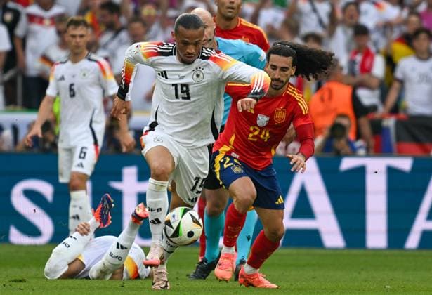 05.07.2024, xsltx, Fussball EM 2024 1 4 Finale, Deutschland - Spanien emspor, v.l. Leroy Sane (Deutschland), Marc Cucurella (Spanien) Zweikampf, Aktion, action, battle for the ball (DFL DFB REGULATIONS PROHIBIT ANY USE OF PHOTOGRAPHS as IMAGE SEQUENCES and or QUASI-VIDEO) Stuttgart
