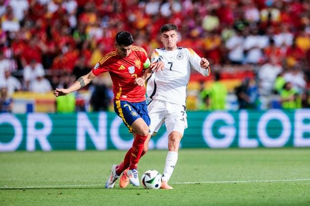 UEFA EURO, EM, Europameisterschaft,Fussball 2024: Spanien - Deutschland; 05.07.2024 Alvaro Morata (Spanien, 7), Kai Havertz (Deutschland, 7) UEFA EURO 2024: Spanien - Deutschland; Stuttgart Arena, Stuttgart am 05.07.2024 Copyright: xBEAUTIFULxSPORTS Wunderlx