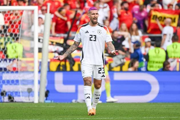 Fußball, Herren, Saison 2023 24, Euro EM 2024, Viertelfinale in Stuttgart, Spanien - Deutschland, Robert Andrich (Deutschland) ist unzufrieden, enttäuscht, enttaeuscht, niedergeschlagen , 05.07. 2024, Copyright: xMatthiasxKochx