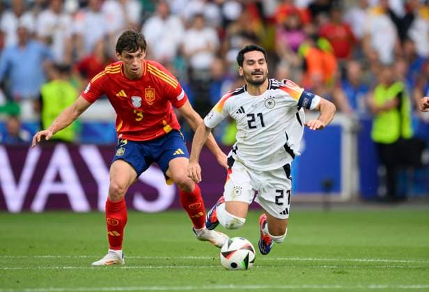 v.l. Robin LE NORMAND (ESP), lkay GUENDOGAN (Gündogan) (GER) Aktion, Zweikampf, Viertelfinale, Match M45, Spanien (ESP) - Deutschland (GER), am 05.07.2024 in Stuttgart Deutschland. Fussball Europameisterschaft 2024 vom 14.06. - 14.07.2024 in Deutschland. Â
