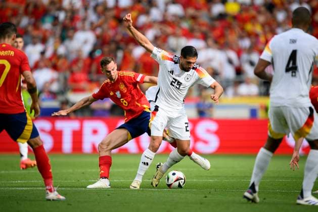 v.l. FABIAN Ruiz (ESP),Emre CAN (GER) Aktion, Zweikampf, Viertelfinale, Match M45, Spanien (ESP) - Deutschland (GER), am 05.07.2024 in Stuttgart Deutschland. Fussball Europameisterschaft 2024 vom 14.06. - 14.07.2024 in Deutschland. Â