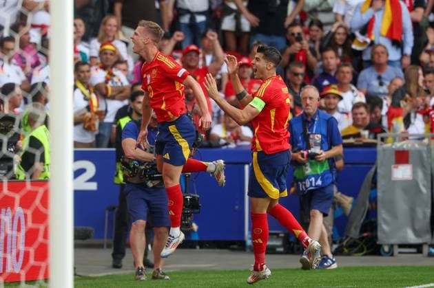 Torjubel von Dani Olmo 10 (Spanien) zum 1:0, Spanien vs. Deutschland, Fussball, UEFA EURO, EM, Europameisterschaft,Fussball 2024, Viertelfinale, 05.07.2024 Stuttgart Baden-Wuerttemberg Deutschland