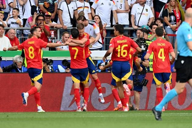 05.07.2024, xjrdrx, Fussball EM 2024 1 4 Finale, Deutschland - Spanien emspor, v.l. Torjubel nach dem Tor zum celebrating the goal celebrate 1:0 durch Daniel Olmo Carvajal (Spanien) (DFL DFB REGULATIONS PROHIBIT ANY USE OF PHOTOGRAPHS as IMAGE SEQUENCES and or QUASI-VIDEO) Stuttgart