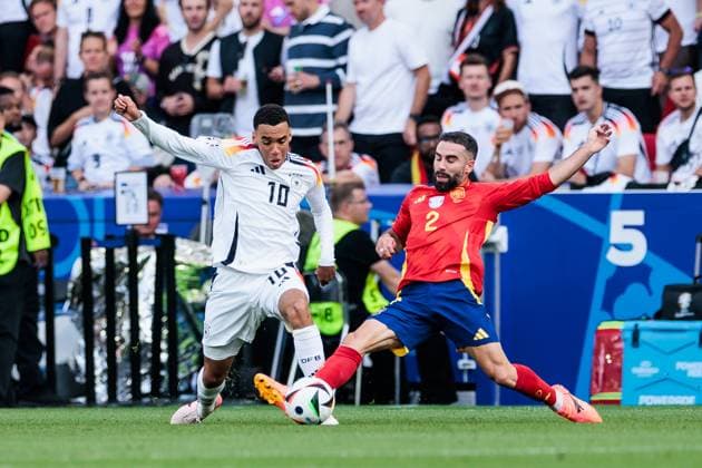 UEFA EURO, EM, Europameisterschaft,Fussball 2024: Spanien - Deutschland; 05.07.2024 Jamal Musiala (Deutschland, 10), Daniel Carvajal (Spanien, 2) UEFA EURO 2024: Spanien - Deutschland; Stuttgart Arena, Stuttgart am 05.07.2024 Copyright: xBEAUTIFULxSPORTS Wunderlx