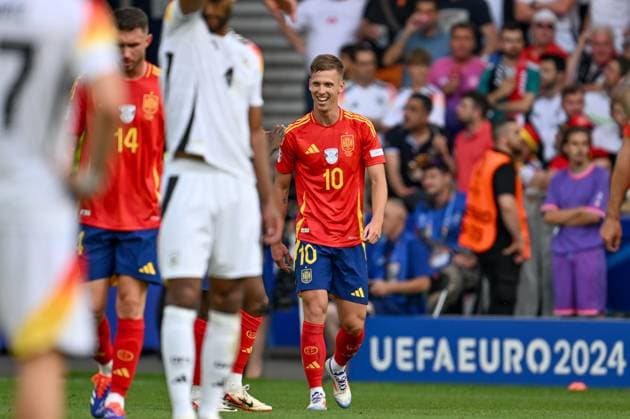 240705 EURO2024 SPAIN VS GERMANY Dani Olmo (10) of Spain celebrates after scoring the 1-0 goal during a soccer game between the national teams of Spain and Germany in the Quarter Final stage of the UEFA EURO, EM, Europameisterschaft,Fussball 2024 tournament , on Friday 5 July 2024 in Stuttgart , Germany . PHOTO SPORTPIX David Catry STUTTGART GERMANY  Copyright: xx 472093