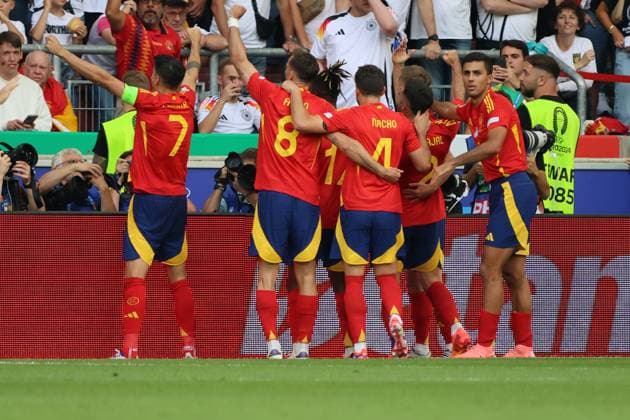 05.07.2024, Fussball, Herren, UEFA Europameisterschaft 2024, Quarter Final, Viertelfinale, Spanien - Deutschland, Torjubel zum 1:0, Torschütze: Dani Olmo (Spanien) Stuttgart MHP-Arena Baden-Württemberg Deutschland (DE) Copyright: xSebastianxBachx