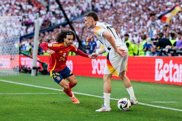UEFA EURO, EM, Europameisterschaft,Fussball 2024: Spanien - Deutschland; 05.07.2024 Florian Wirtz (Deutschland, 17), Marc Cucurella (Spanien, 24) UEFA EURO 2024: Spanien - Deutschland; Stuttgart Arena, Stuttgart am 05.07.2024 Copyright: xBEAUTIFULxSPORTS Wunderlx