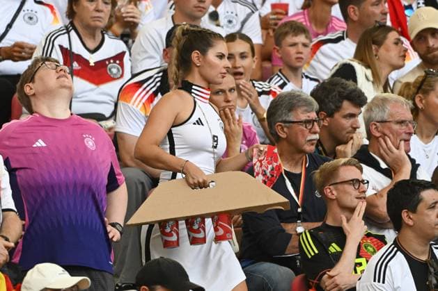 05.07.2024, xpsx, Fussball EM 2024 1 4 Finale, Deutschland - Spanien emspor, v.l. Lisa Füllkrug (Freundin von Niclas Fuellkrug (Füllkrug, Deutschland, 9) (DFL DFB REGULATIONS PROHIBIT ANY USE OF PHOTOGRAPHS as IMAGE SEQUENCES and or QUASI-VIDEO) Stuttgart