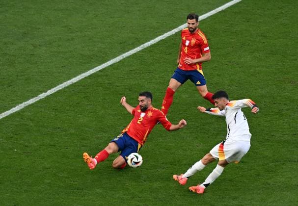 05.07.2024, xjhx, Fussball EM 2024 1 4 Finale, Deutschland - Spanien emspor, v.l. Daniel Carvajal Ramos (Spanien), Kai Havertz (Deutsche Fussball Nationalmannschaft DFB), Jose Ignacio Fernandez Iglesias Nacho (Spanien) (DFL DFB REGULATIONS PROHIBIT ANY USE OF PHOTOGRAPHS as IMAGE SEQUENCES and or QUASI-VIDEO) Stuttgart