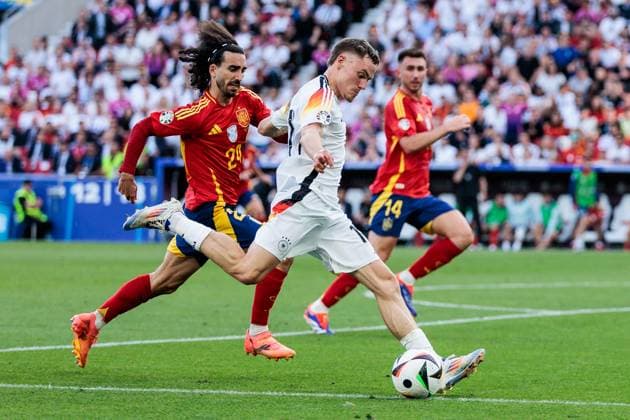 UEFA EURO, EM, Europameisterschaft,Fussball 2024: Spanien - Deutschland; 05.07.2024 Florian Wirtz (Deutschland, 17), Marc Cucurella (Spanien, 24), Aymeric Laporte (Spanien, 14) UEFA EURO 2024: Spanien - Deutschland; Stuttgart Arena, Stuttgart am 05.07.2024 Copyright: xBEAUTIFULxSPORTS Wunderlx