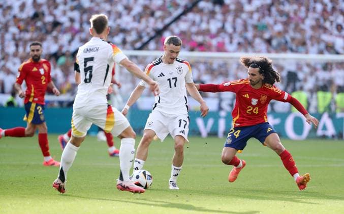 Joshua Kimmich, Florian Wirtz, Marc Cucurella Zweikampf Spielszene Aktion Fußball Fussball Europameisterschaft Euro 2024 EM Viertelfinale Herren Saison 2023 2024 05.07.2024 Spanien ESP vs. Deutschland GER in Stuttgart DFL regulations prohibit any use of photographs as image sequences and or quasi-video.