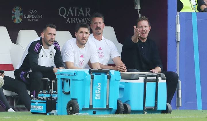 Co Trainer Benjamin Glück, Co Trainer Sandro Wagner, Trainer Julian Nagelsmann zeigend, gestikulierend Fußball Fussball Europameisterschaft Euro 2024 EM Viertelfinale Herren Saison 2023 2024 05.07.2024 Spanien ESP vs. Deutschland GER in Stuttgart DFL regulations prohibit any use of photographs as image sequences and or quasi-video.