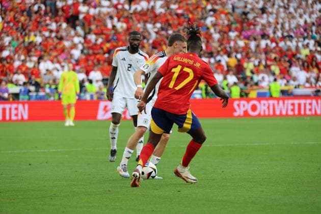 05.07.2024, Fussball, Herren, UEFA Europameisterschaft 2024, Quarter Final, Viertelfinale, Spanien - Deutschland, Antonio Ruediger (Deutschland), Florian Wirtz (Deutschland), Nico Williams (Spanien) Stuttgart MHP-Arena Baden-Württemberg Deutschland (DE) Copyright: xSebastianxBachx