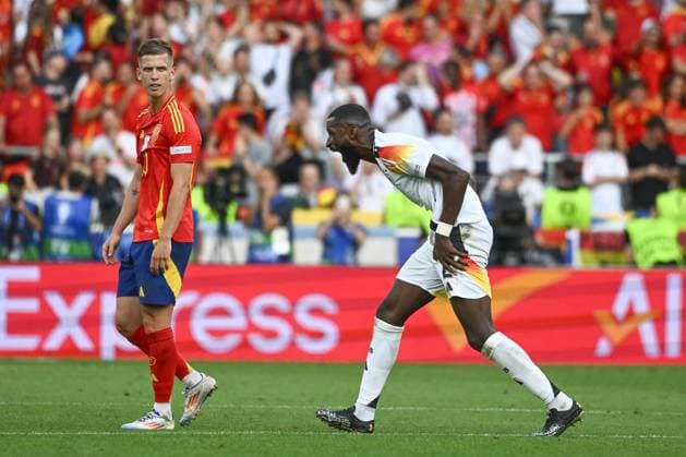05.07.2024, xpsx, Fussball EM 2024 1 4 Finale, Deutschland - Spanien emspor, v.l. Dani Olmo (Spanien, 10), Antonio Ruediger (Rüdiger, Deutschland, 2) (DFL DFB REGULATIONS PROHIBIT ANY USE OF PHOTOGRAPHS as IMAGE SEQUENCES and or QUASI-VIDEO) Stuttgart