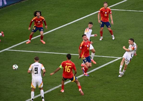 05.07.2024, xjhx, Fussball EM 2024 1 4 Finale, Deutschland - Spanien emspor, v.l. Florian Wirtz (Deutsche Fussball Nationalmannschaft DFB) Goal scored, erziehlt das Tor zum 1:1 (DFL DFB REGULATIONS PROHIBIT ANY USE OF PHOTOGRAPHS as IMAGE SEQUENCES and or QUASI-VIDEO) Stuttgart