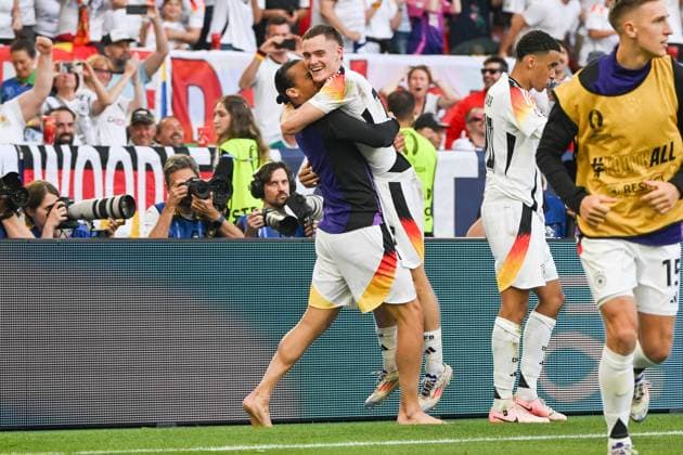 Fußball, Herren, Saison 2023 24, Euro EM 2024, Viertelfinale in Stuttgart, Spanien - Deutschland, Leroy Sane (Deutschland) und Florian Wirtz (Deutschland) Torjubel, jubelt nach dem Tor zum 1:1 , 05.07. 2024, Copyright: xMatthiasxKochx