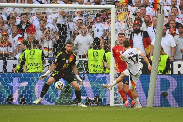 Tor Florian Wirtz (GER) zum 1-1, Torschuss, Aktion. Viertelfinale Spanien (ESP) - Deutschland (GER) am 05.07.2024,Stuttgart Arena, Fussball UEFA EURO, EM, Europameisterschaft,Fussball 2024 GERMANY vom 14.06.2024 - 14.07.2024.