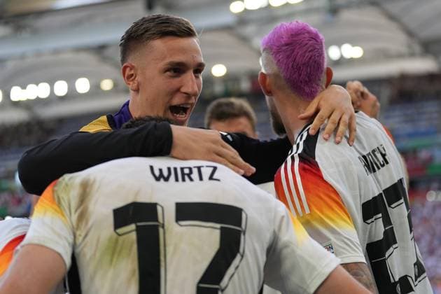 celebrate the goal, Torjubel zum 1:1 Florian Wirtz (Deutschland Germany, 17) - Stuttgart 05.07.2024: Deutschland vs. Spanien, EURO2024, Viertelfinale, M45, EM-Arena Stuttgart