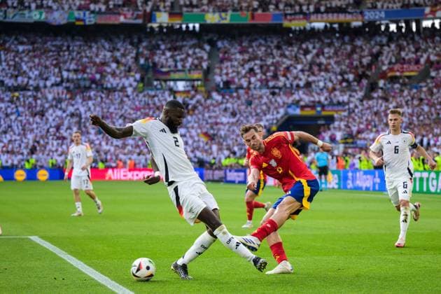 240705 Antonio Ruediger of Germany and Fabian Ruiz Pena of Spain during the UEFA EURO, EM, Europameisterschaft,Fussball 2024 Football Championship quarterfinal between Spain and Germany on July 5, 2024 in Stuttgart. Photo: Mathias Bergeld BILDBYRAN kod MB MB0942 fotboll, football, soccer, fotball, fotbolls-em, europamästersk Copyright: MATHIASxBERGELD BB240705MB072