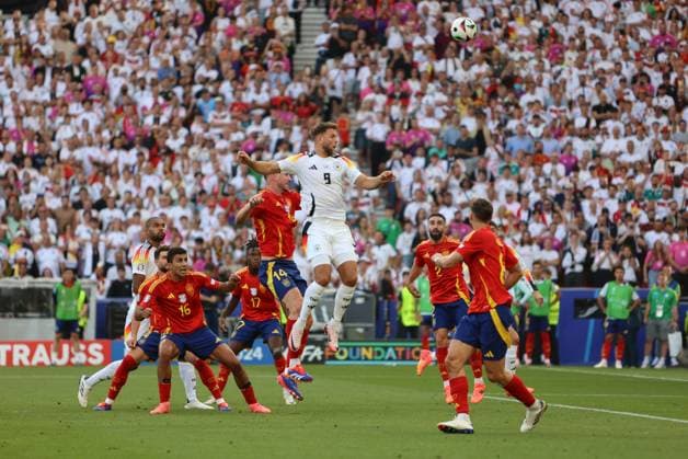 05.07.2024, Fussball, Herren, UEFA Europameisterschaft 2024, Quarter Final, Viertelfinale, Spanien - Deutschland, Niclas Fuellkrug (Deutschland), Rodri (Spanien), Nico Williams (Spanien), Daniel Carvajal (Spanien) Stuttgart MHP-Arena Baden-Württemberg Deutschland (DE) Copyright: xSebastianxBachx